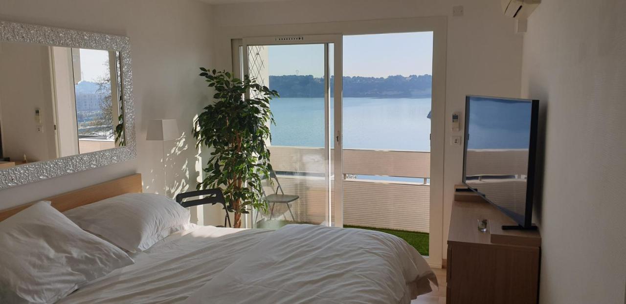 T3 65 M² Avec Vue Superbe Sur Etang De L'olivier Et Le Jet D'eau